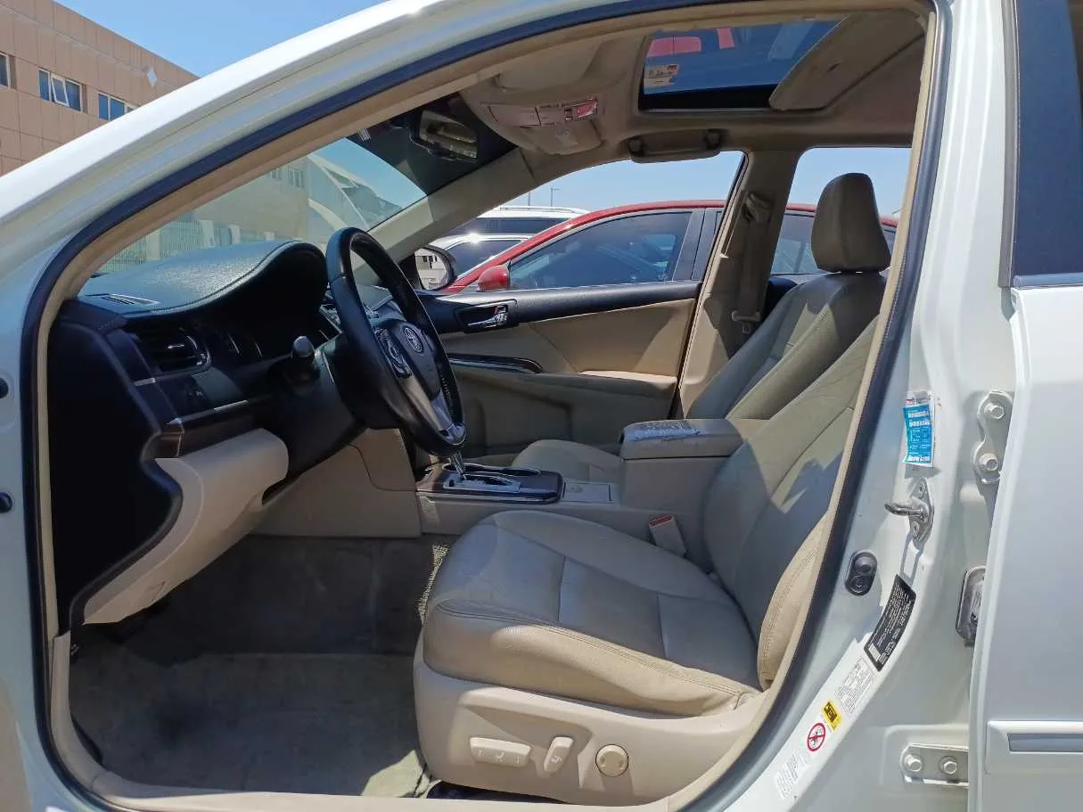 Car image 12