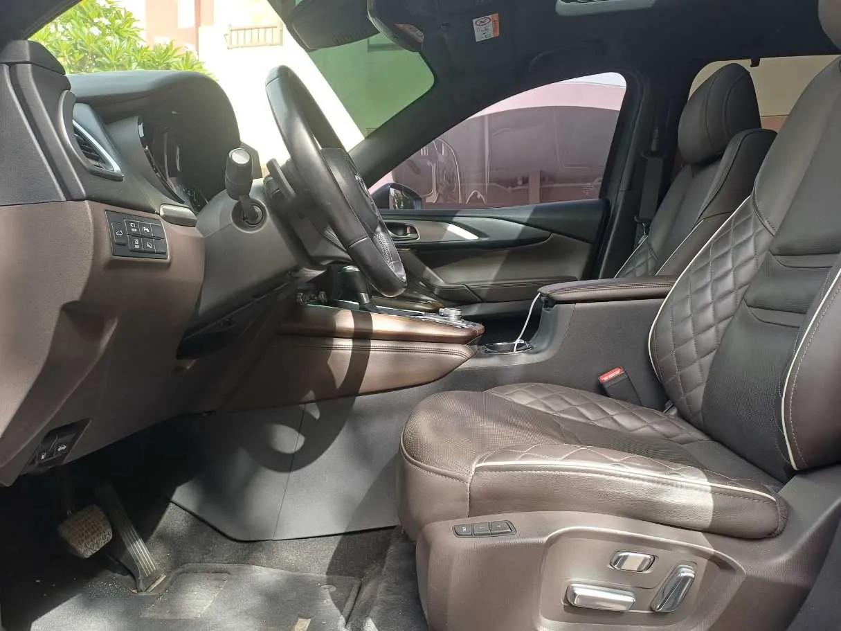 Car image 12