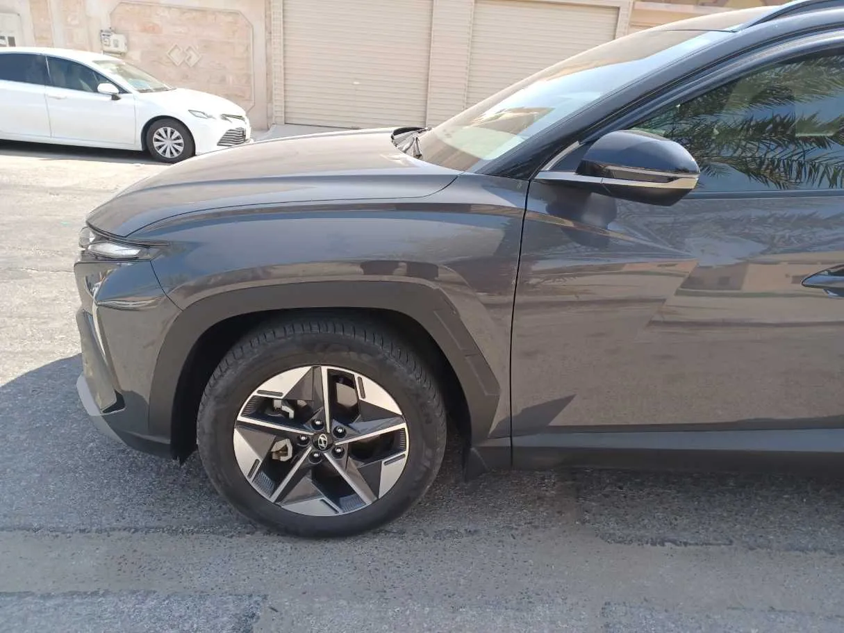 Car image 9