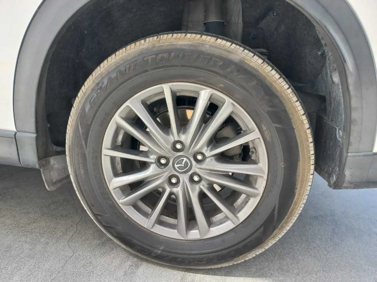 Car image 9