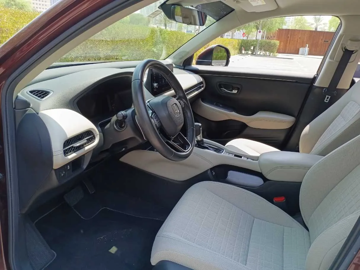 Car image 11
