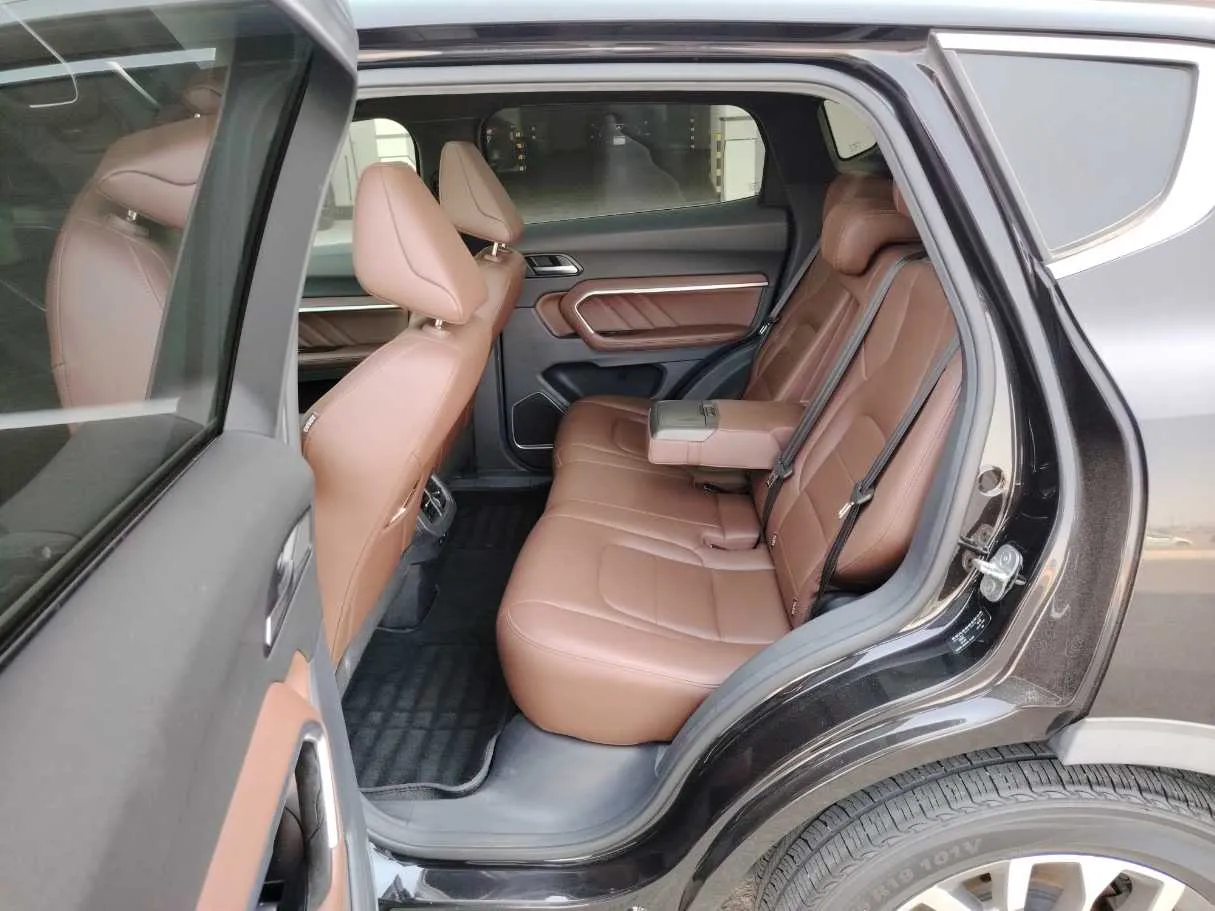 Car image 16