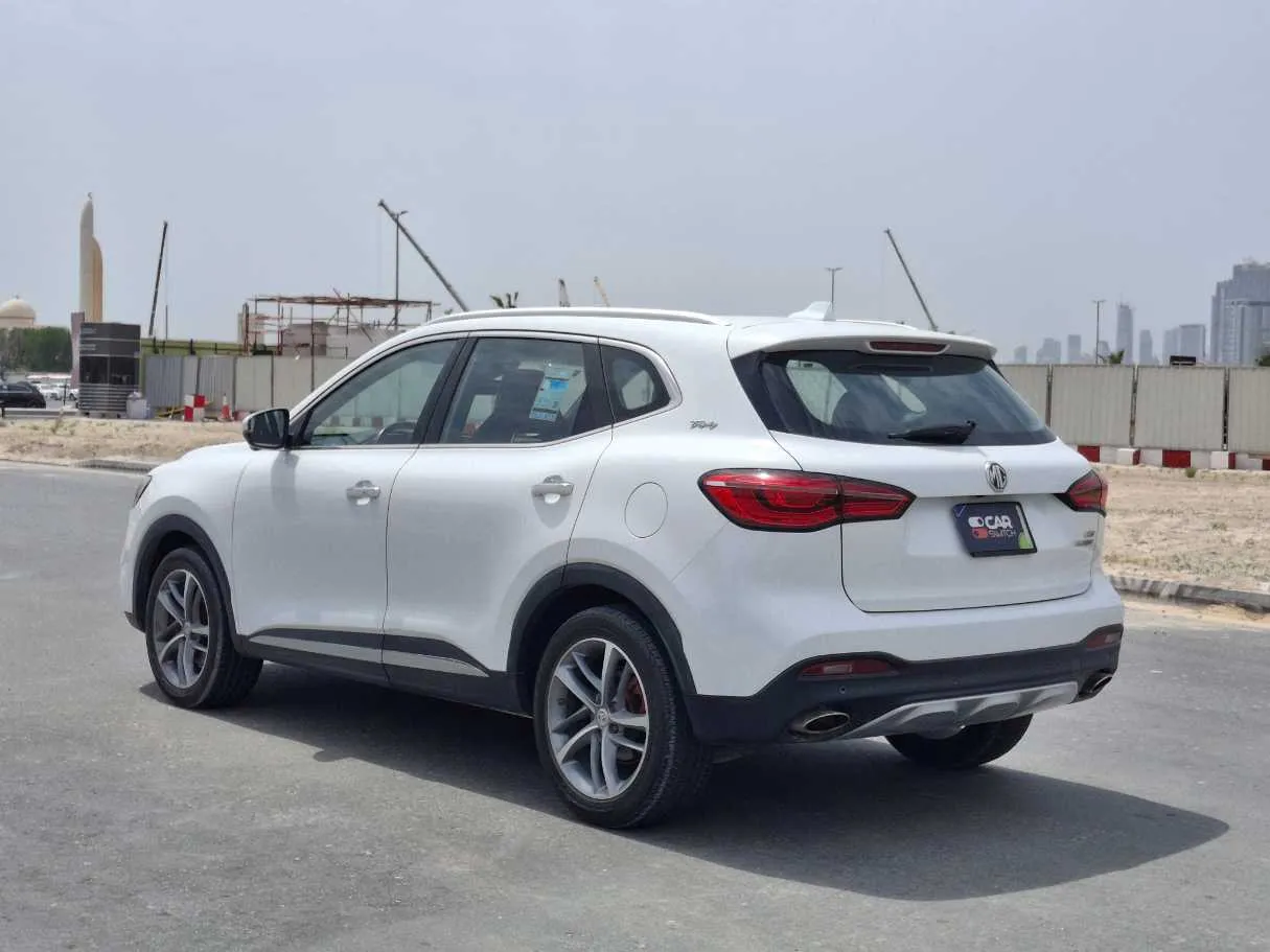 Car image 5
