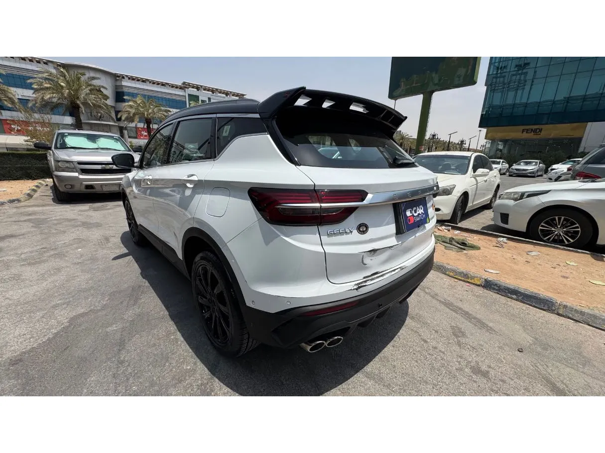 Car image 7