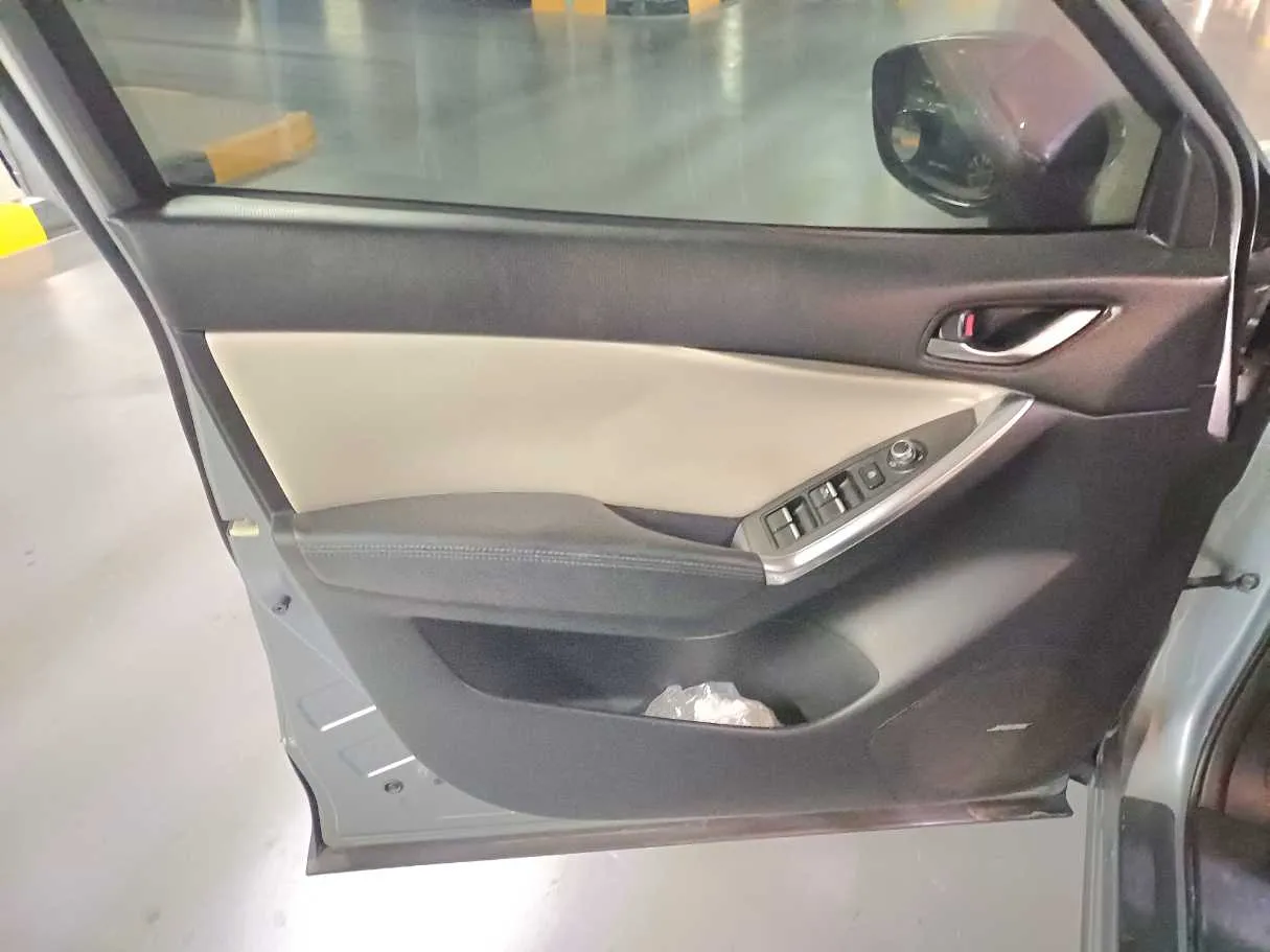 Car image 10
