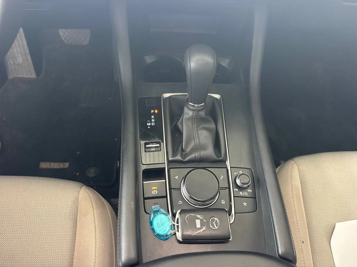 Car image 13