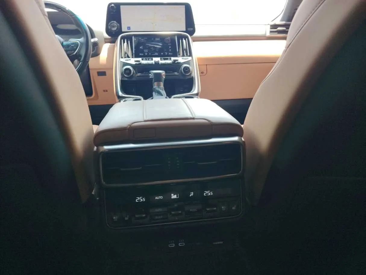 Car image 36