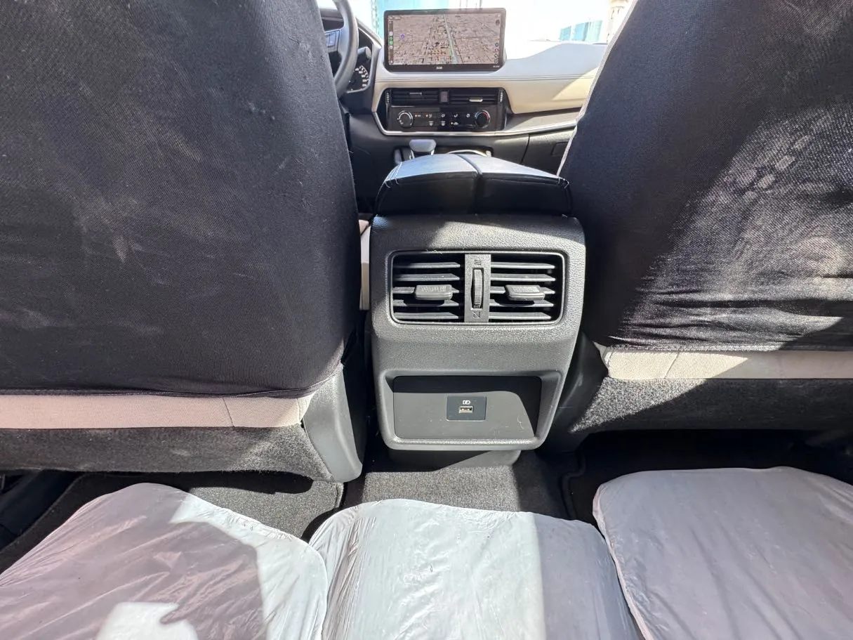 Car image 25