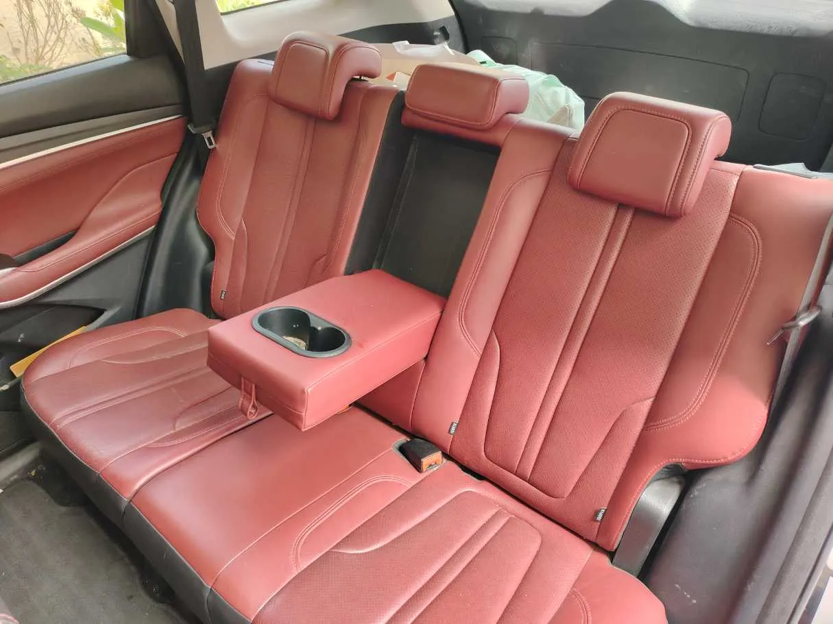 Car image 16