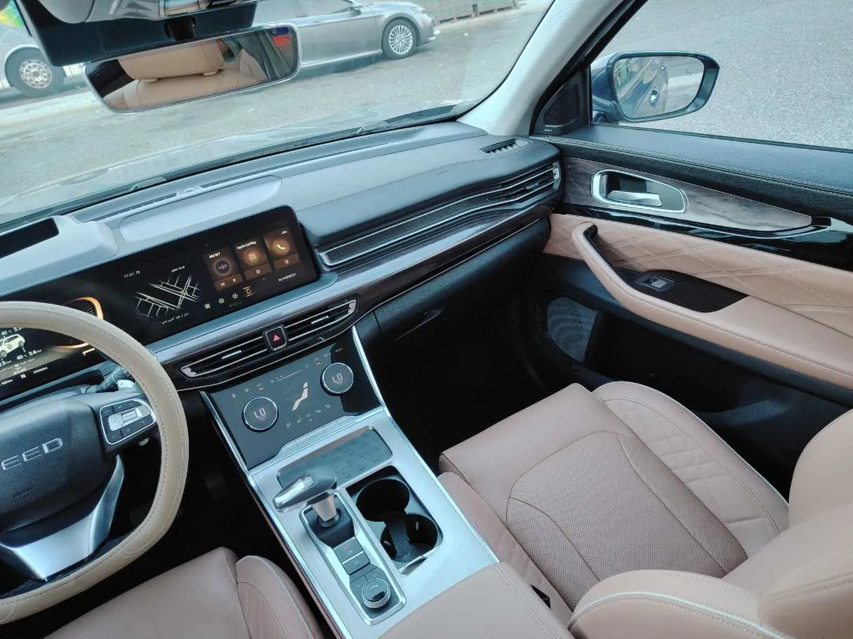 Car image 25