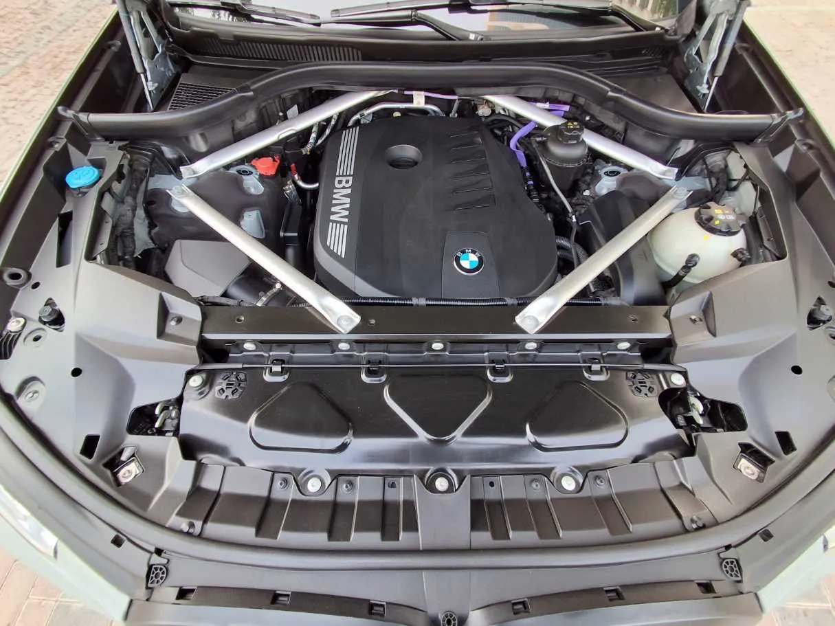 Car image 21