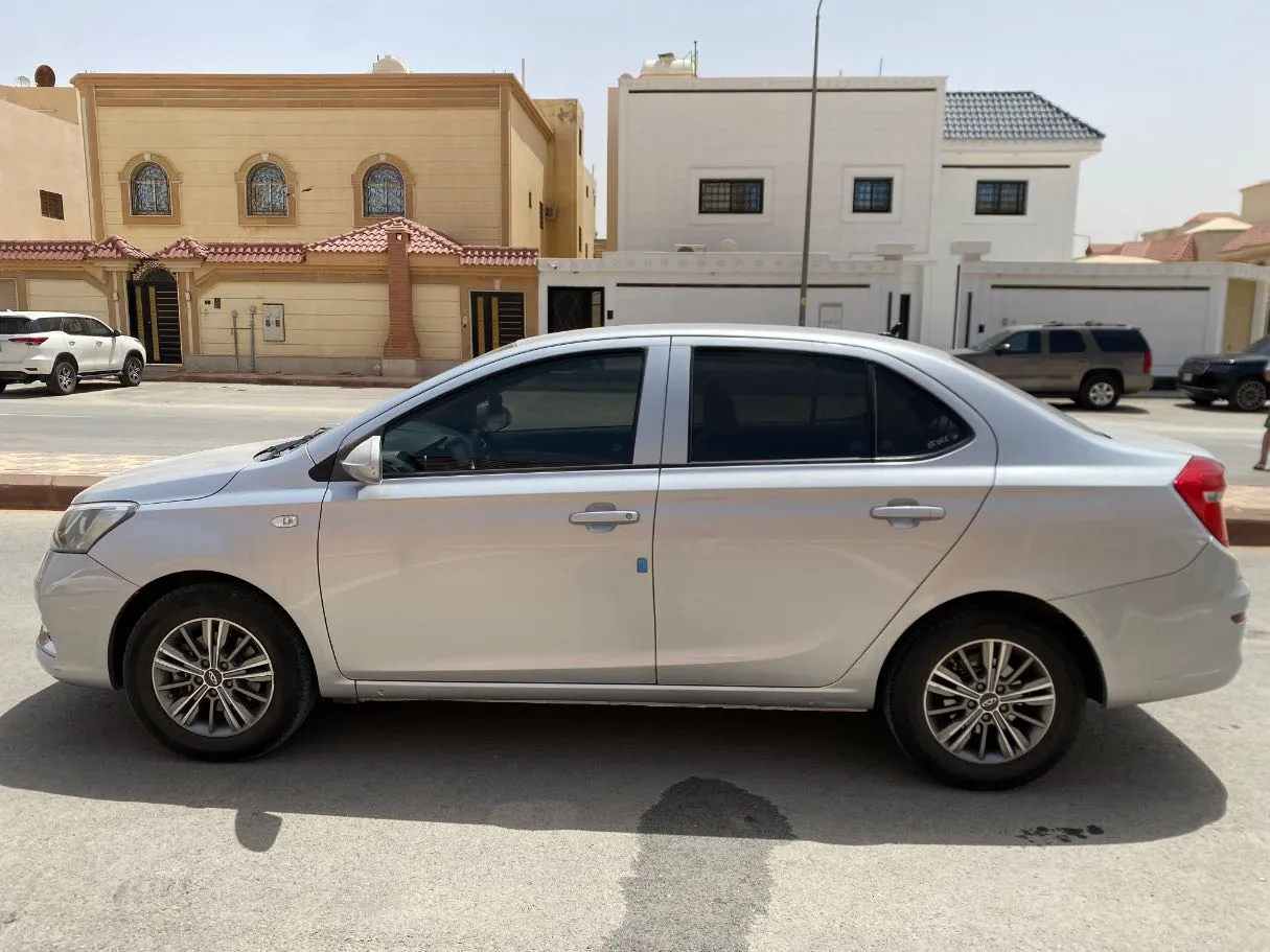 Car image 8