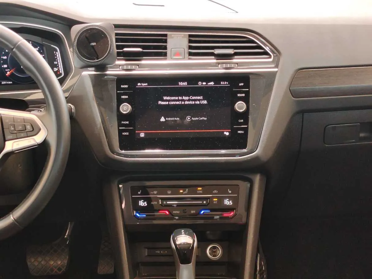 Car image 25