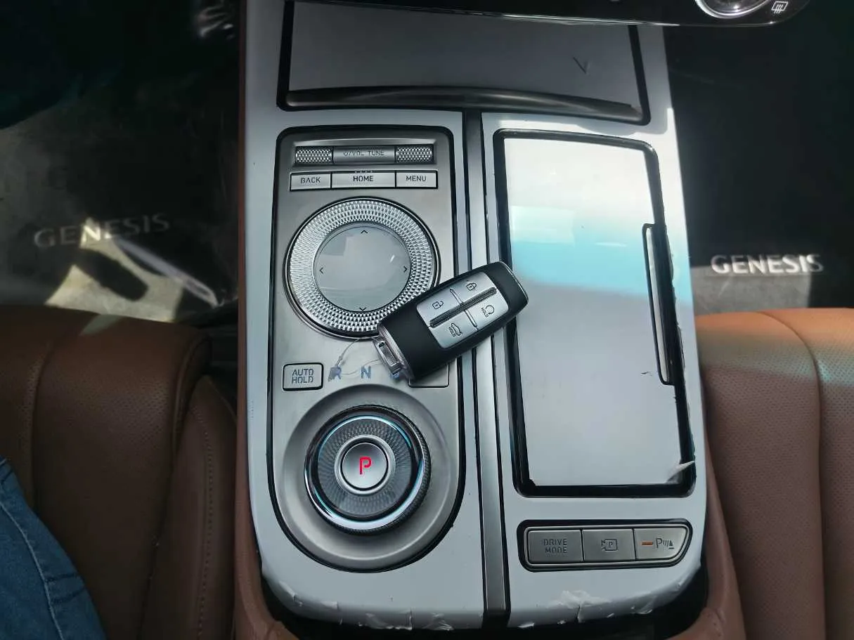 Car image 26