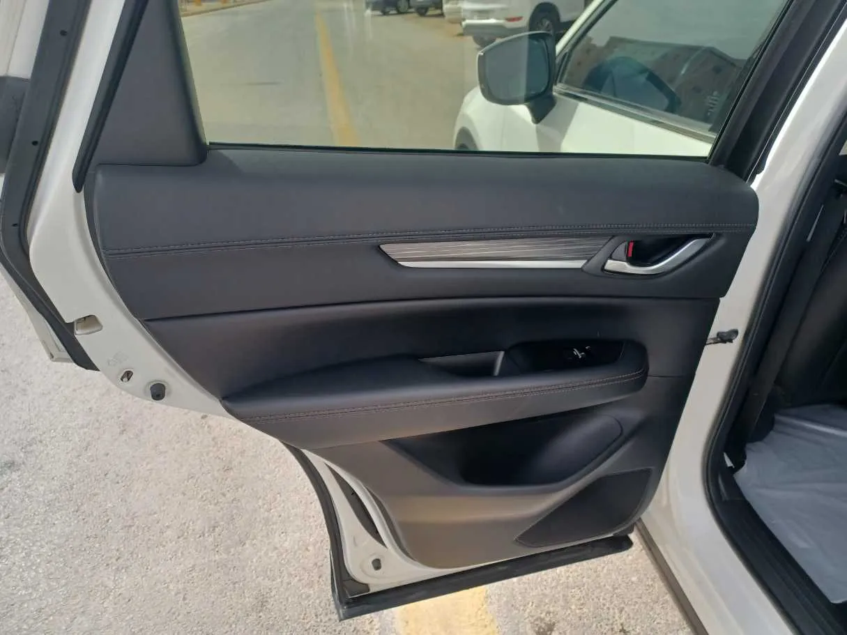 Car image 13