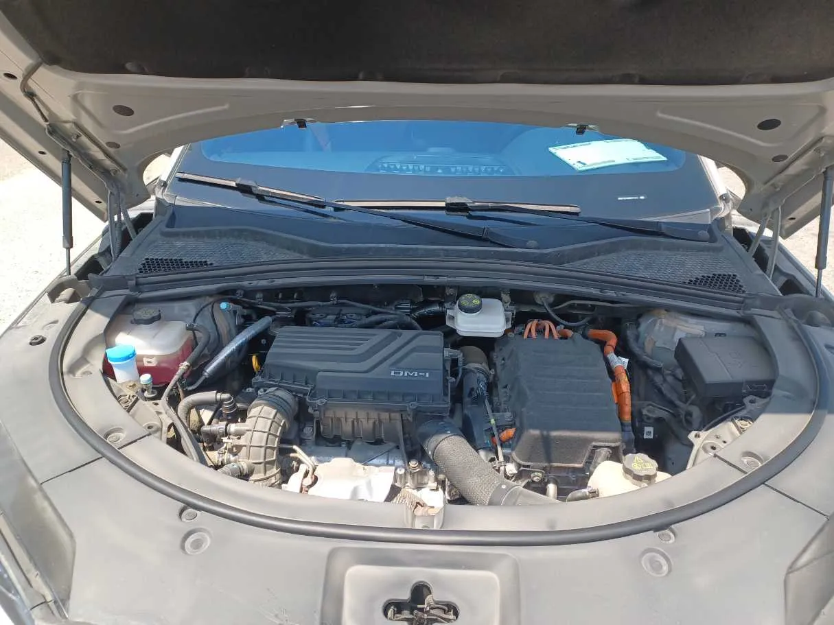 Car image 25