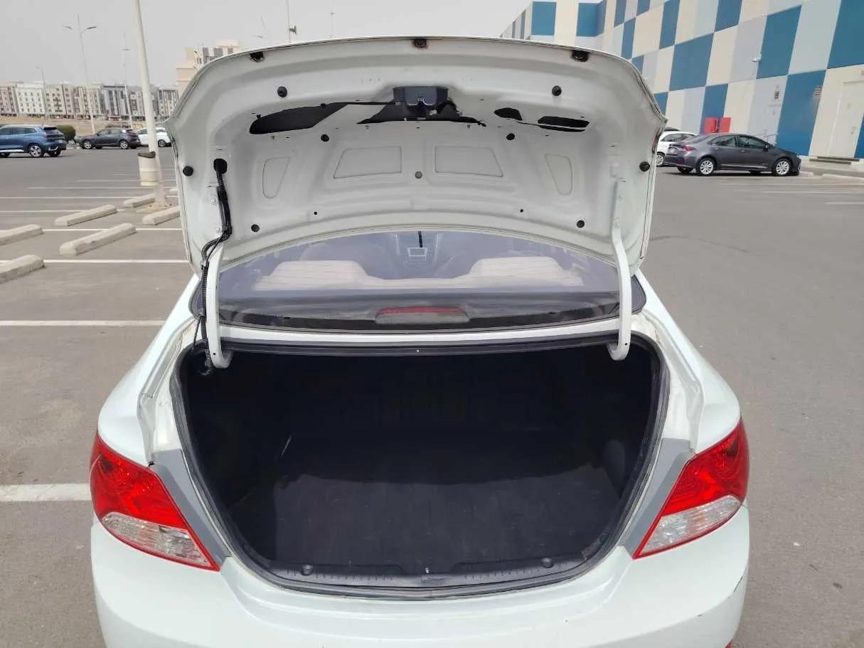 Car image 23