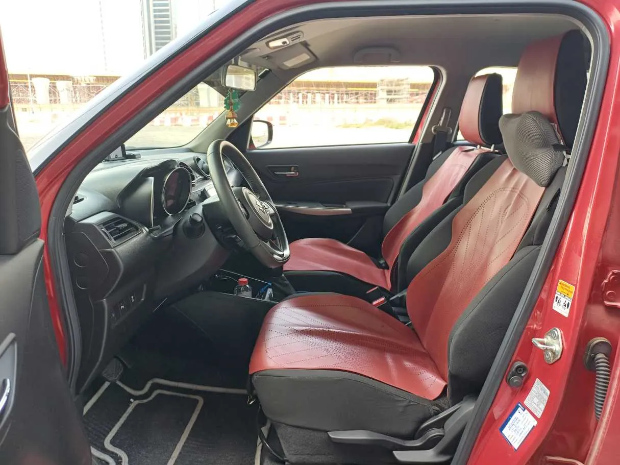 Car image 11