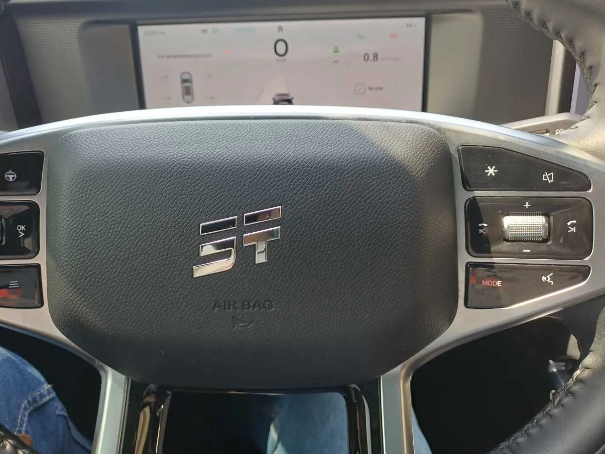 Car image 18