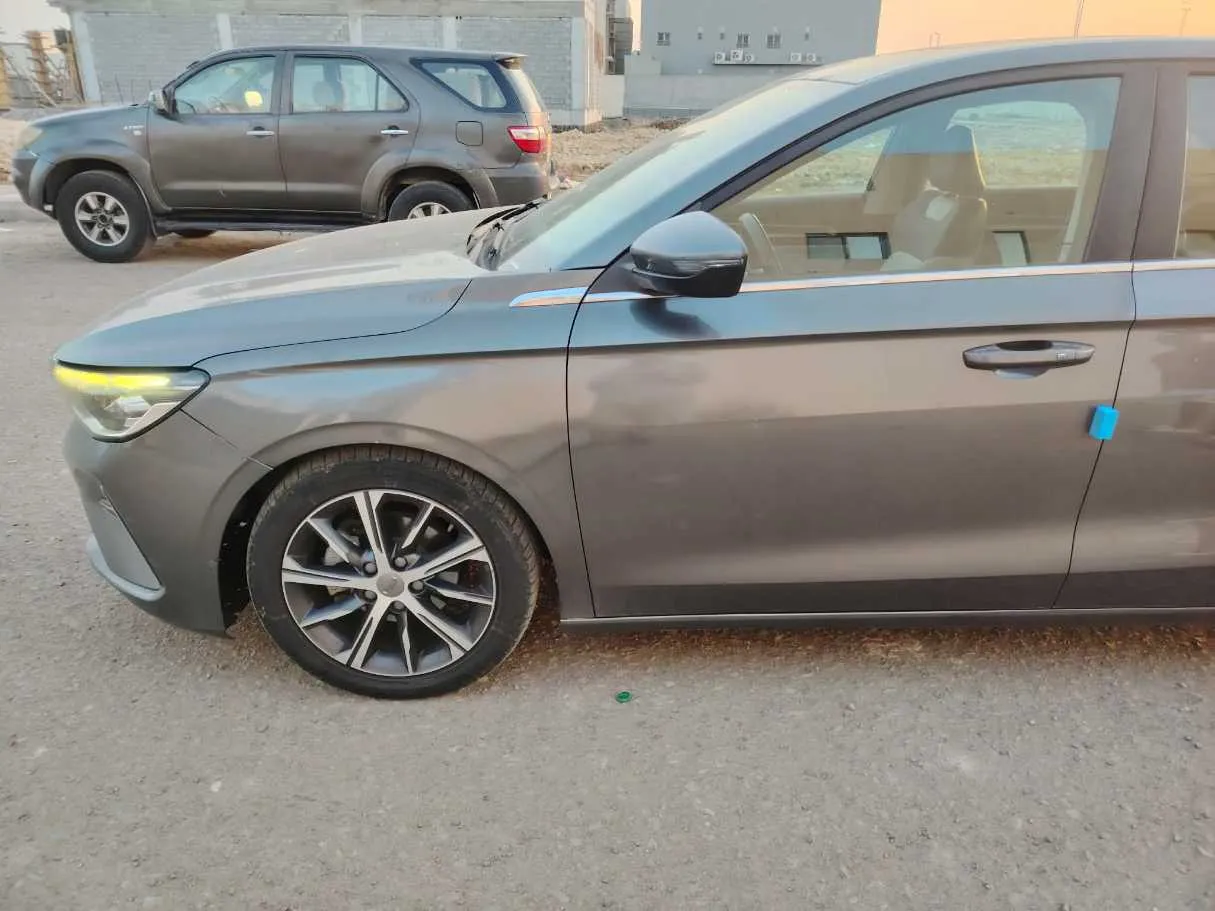 Car image 8