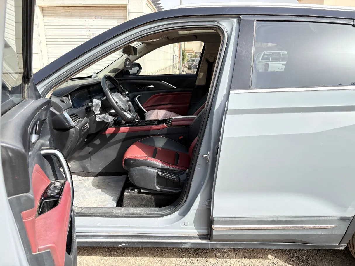 Car image 11
