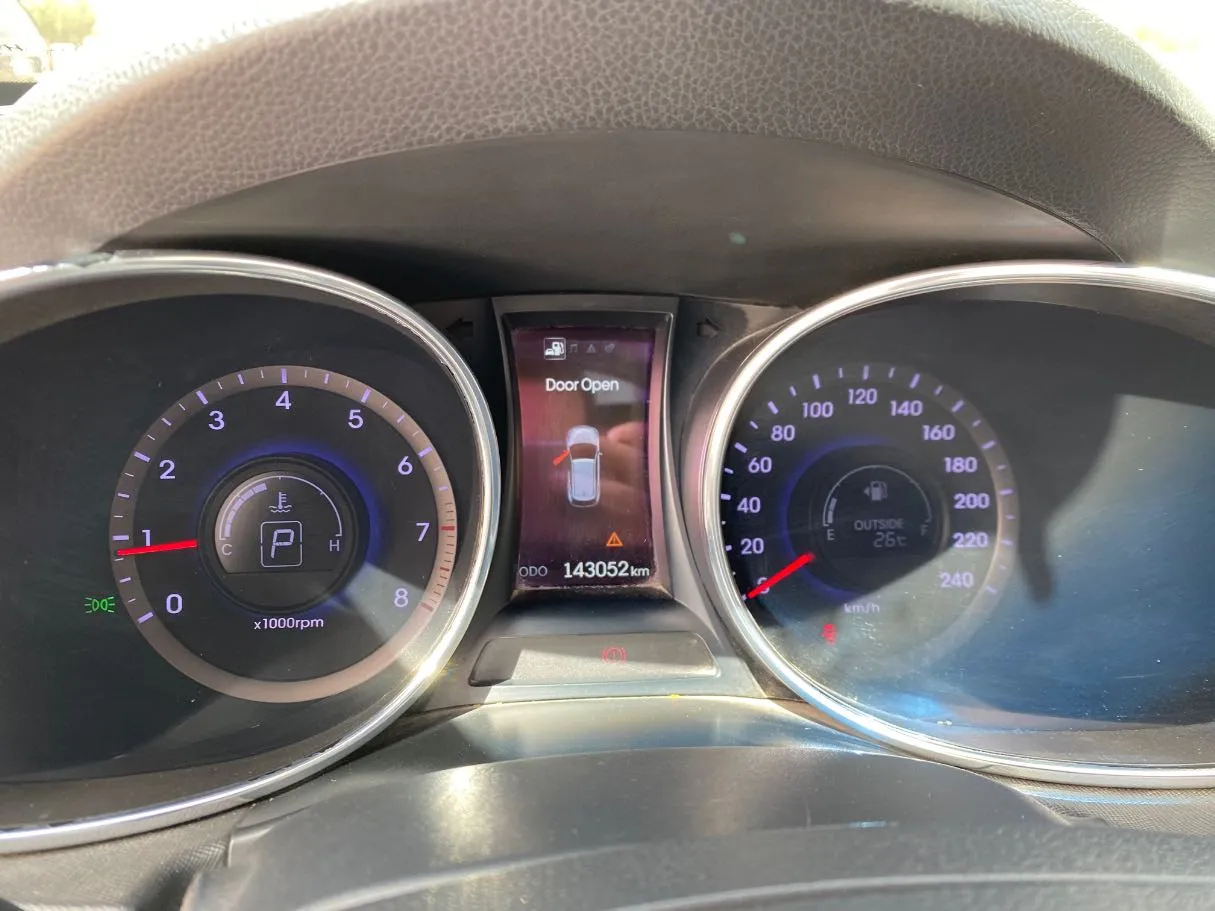 Car image 15