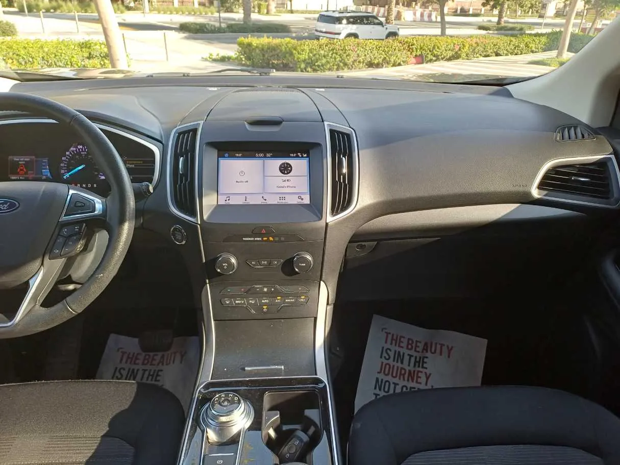 Car image 14