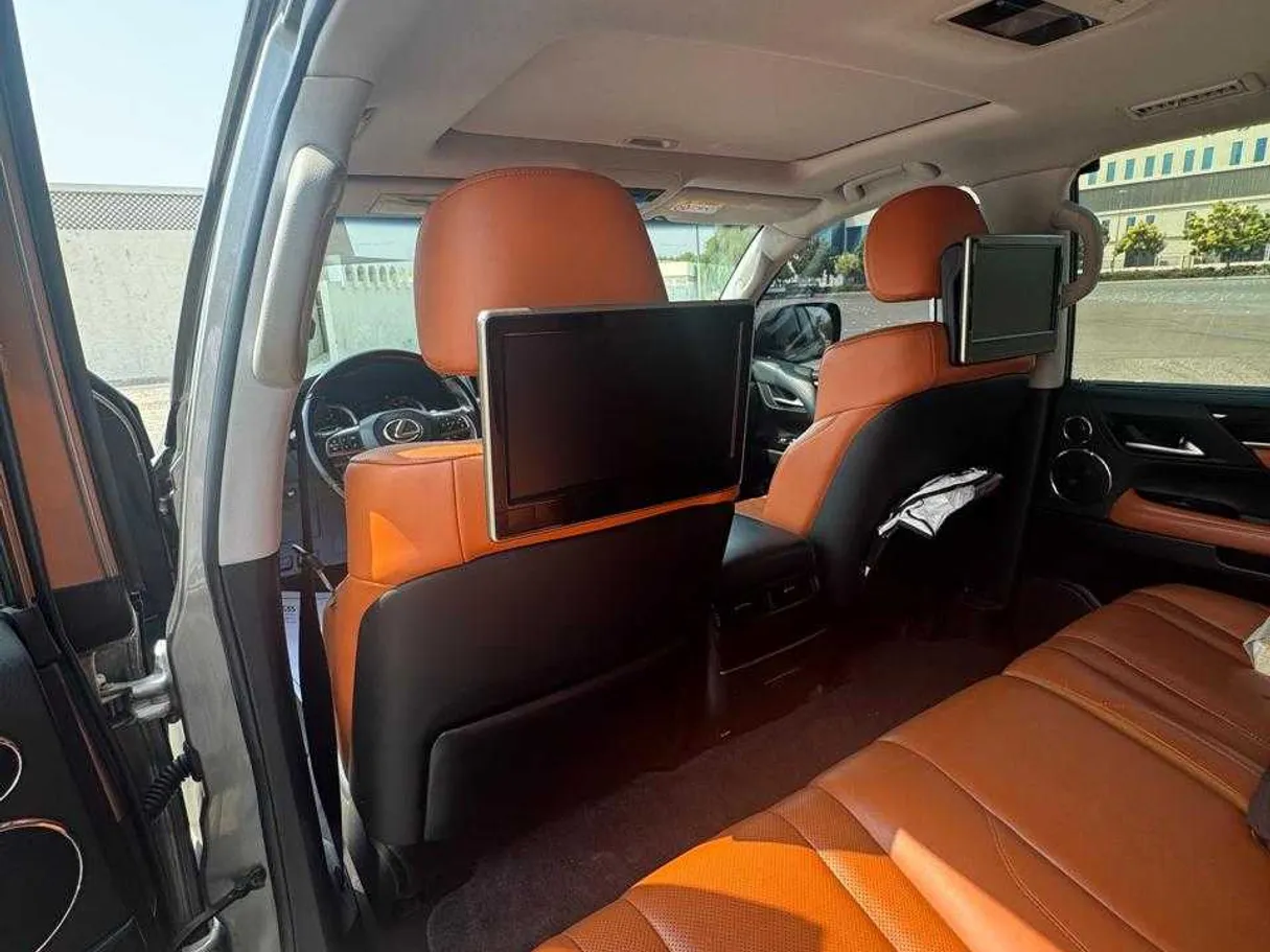Car image 10
