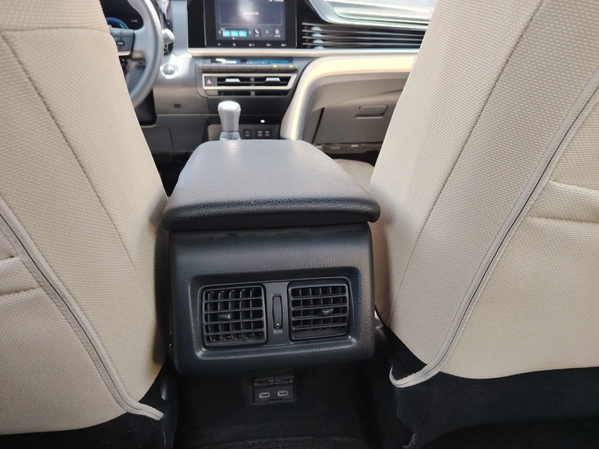 Car image 32
