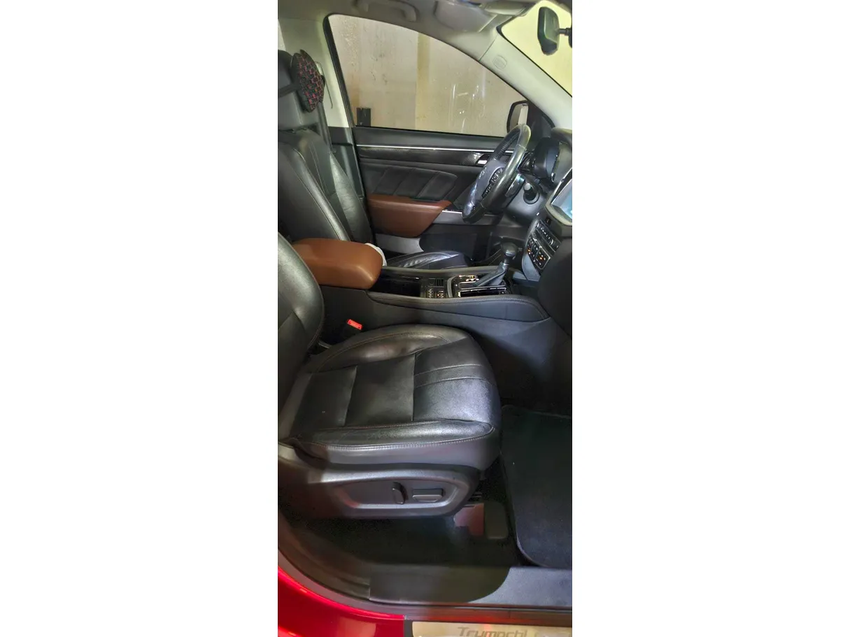Car image 26