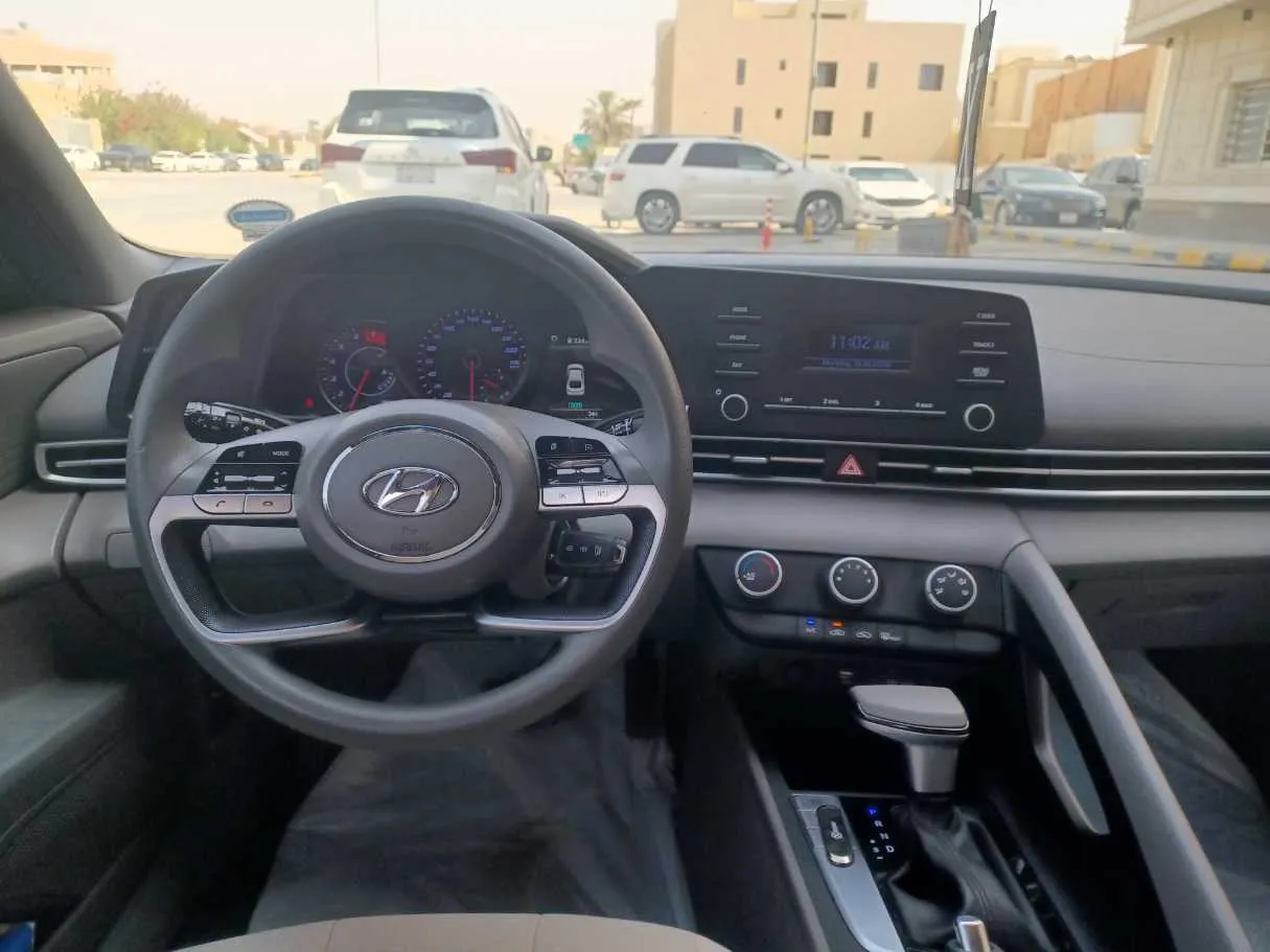 Car image 15