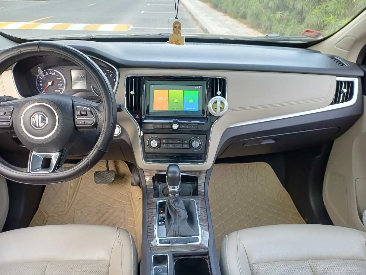 Car image 18
