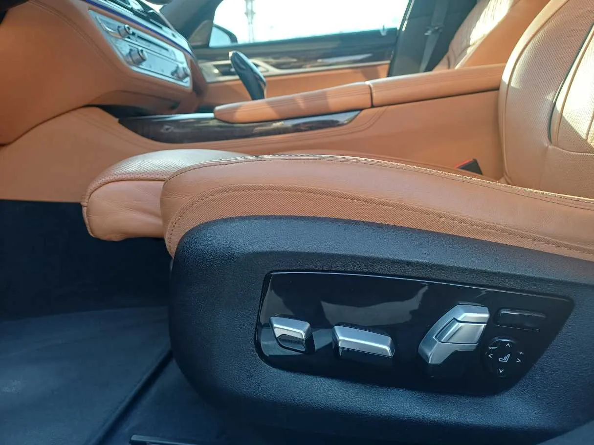 Car image 26