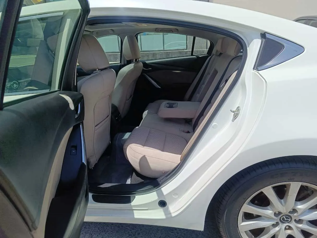 Car image 18