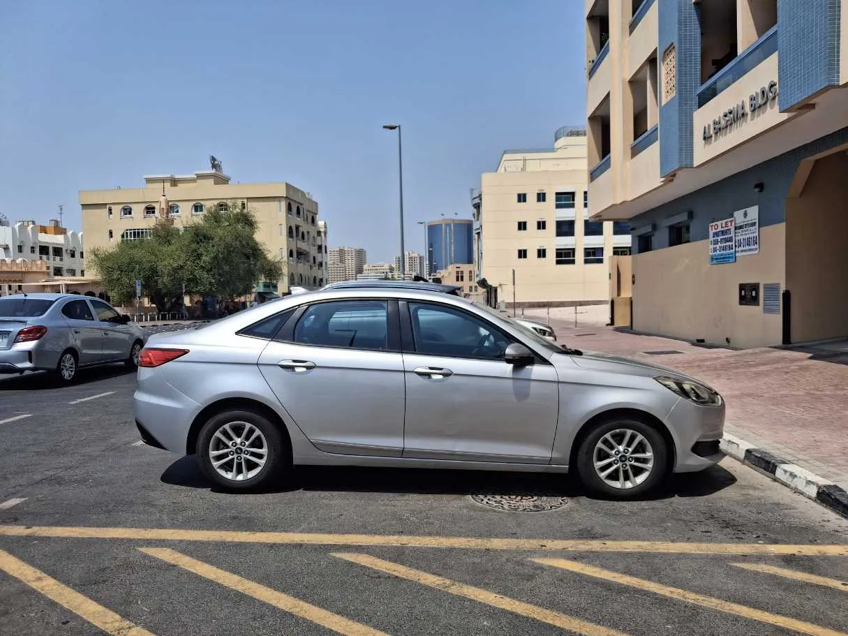 Car image 8