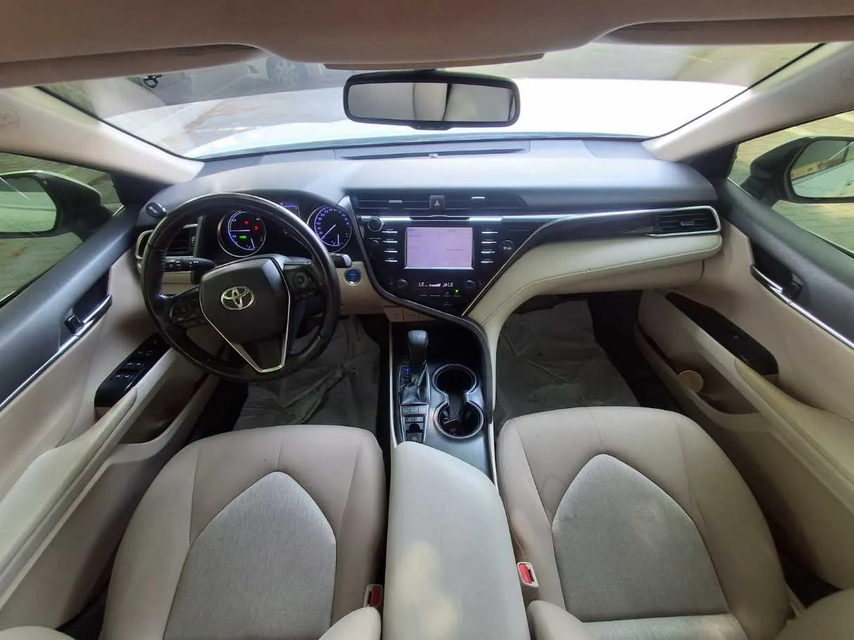 Car image 14