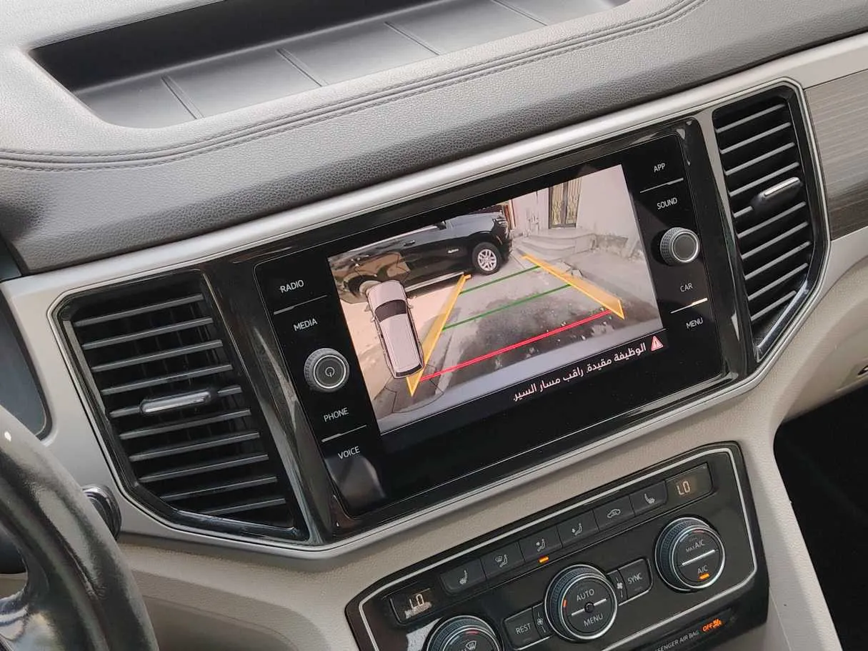 Car image 24