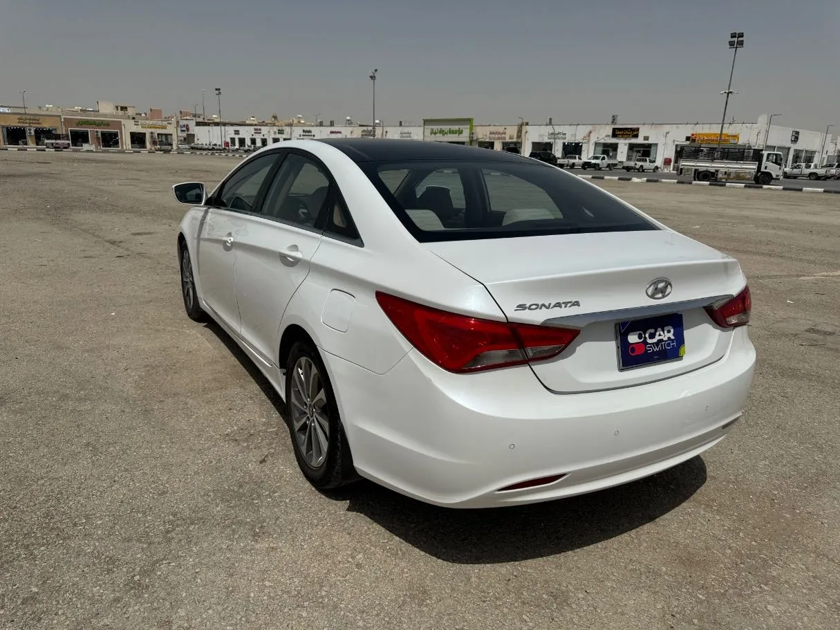 Car image 7