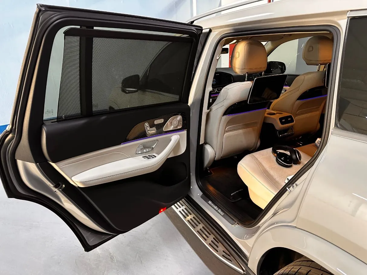 Car image 15