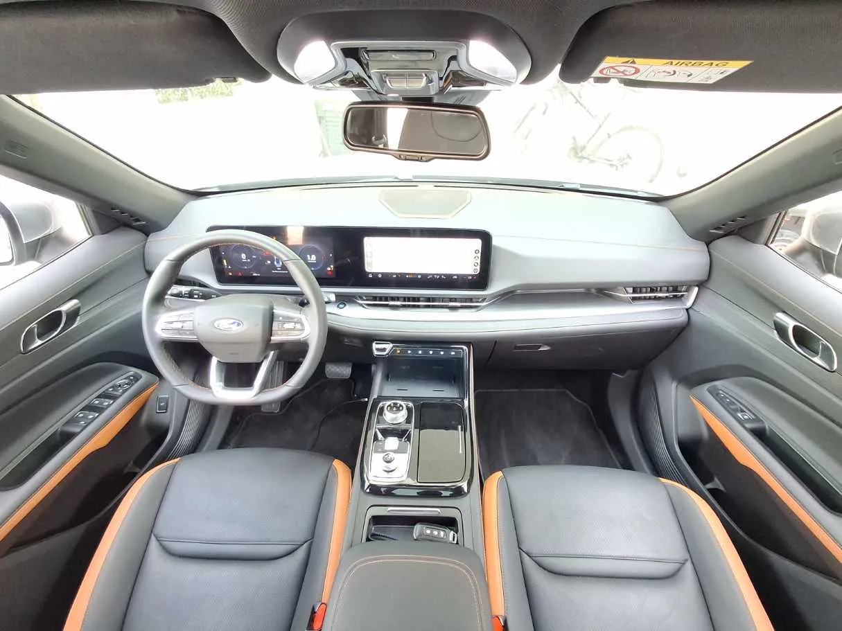 Car image 18