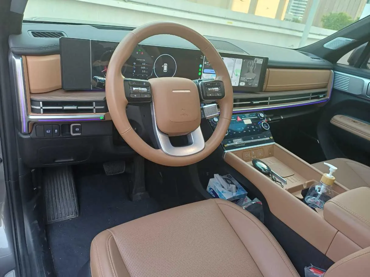 Car image 11