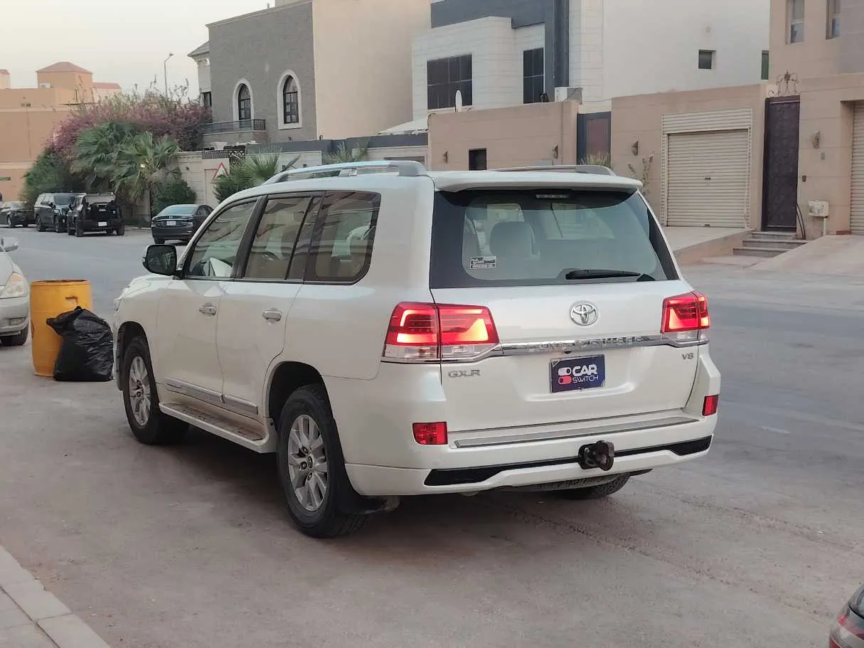 Car image 7