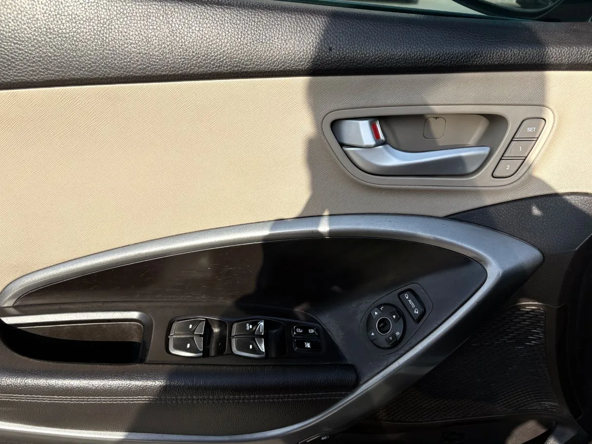 Car image 26