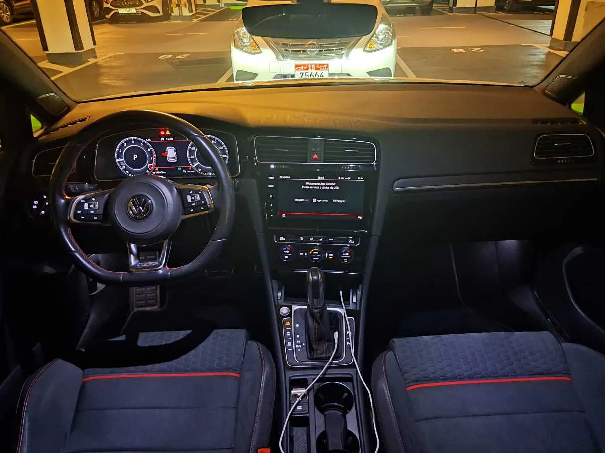 Car image 19