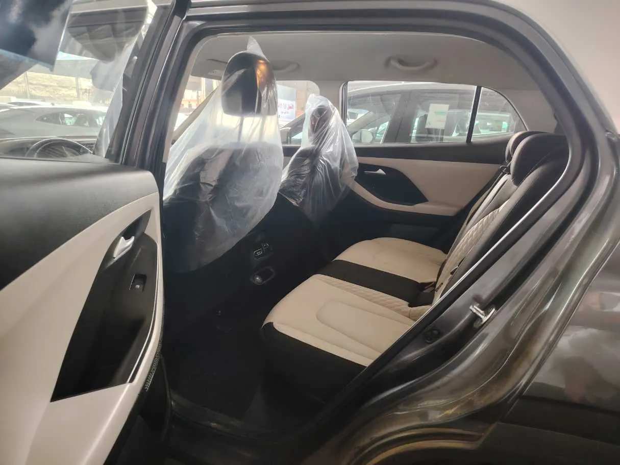 Car image 17