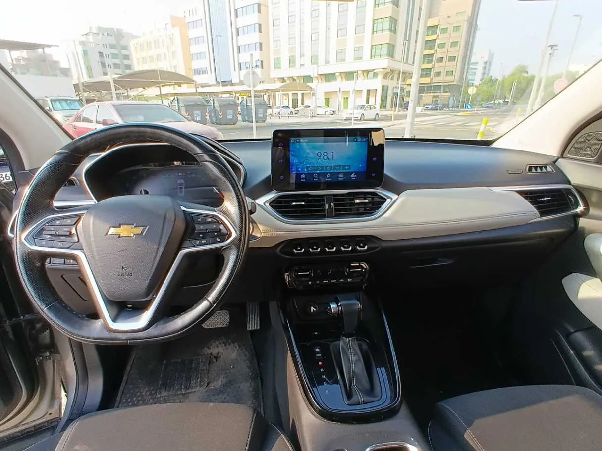 Car image 14