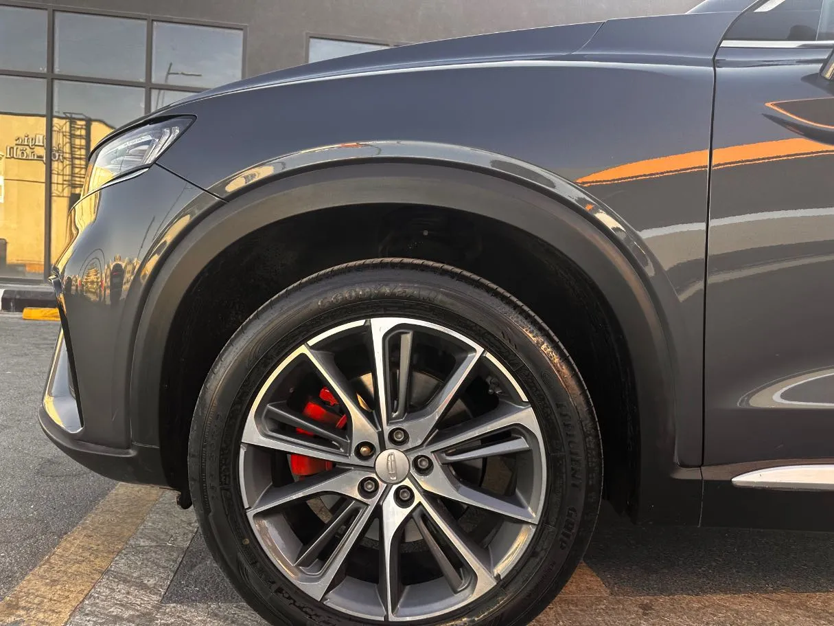 Car image 9