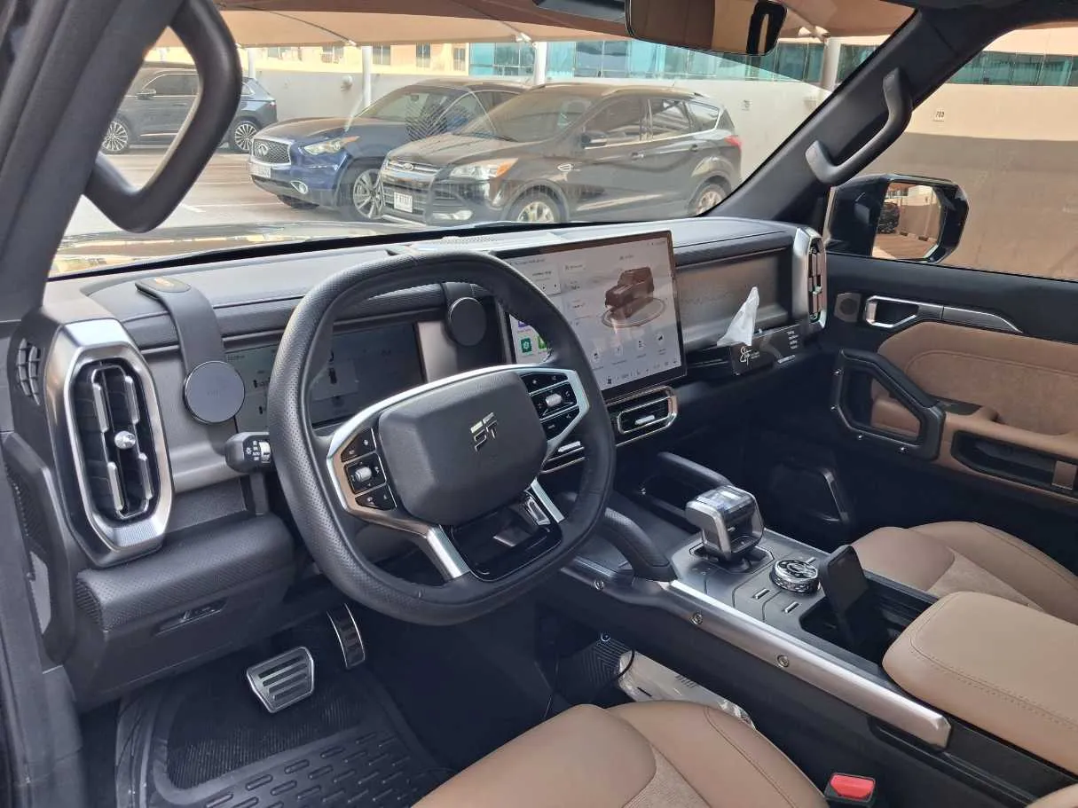 Car image 11