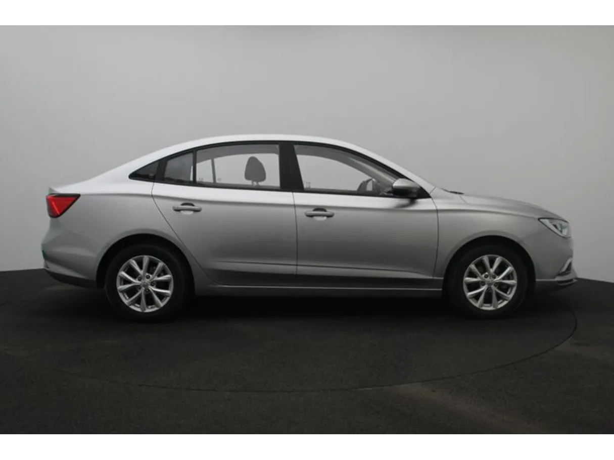 Car image 13