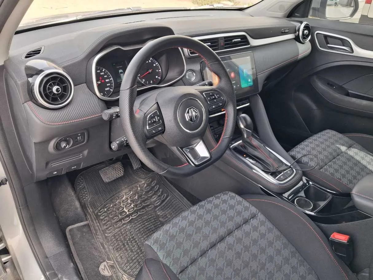 Car image 11